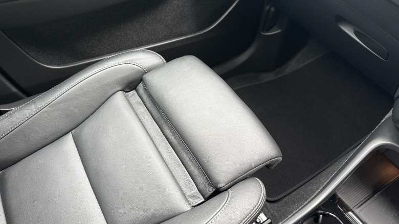 Volvo XC40 2.0 B3P Ultra Dark 5dr Auto Petrol Estate